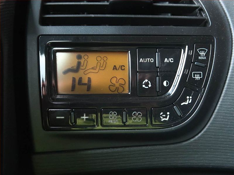 Citroën C4 Picasso (2011) 1.6 HDi, Automat, 7 míst - fotka 18 z 19