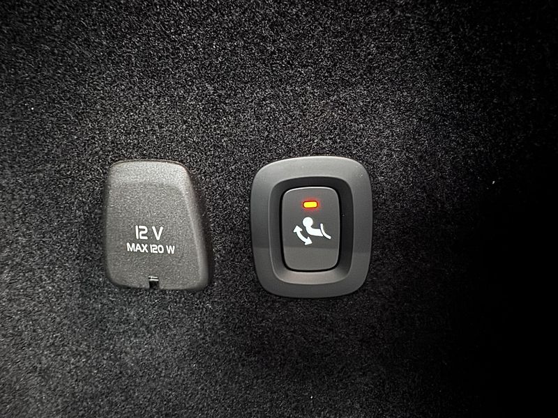 Volvo V60 CC MOMENTUM PRO AUT - fotka 23 z 48