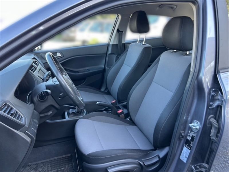 Hyundai i20 1,3 i Comfort - fotka 7 z 11