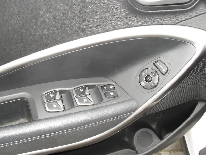 Hyundai Santa Fe 2,2 CRDi Premium 4WD Manuál!! - fotka 26 z 34