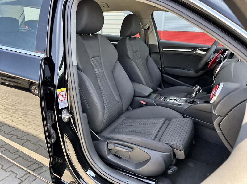 Audi A3 35 TFSi  LED  KLIMA  110kw - fotka 19 z 41