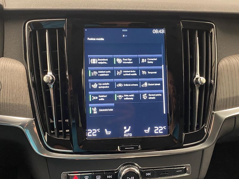 Volvo V90 CC B4 AWD MOMENTUM REZERVACE - fotka 42 z 53