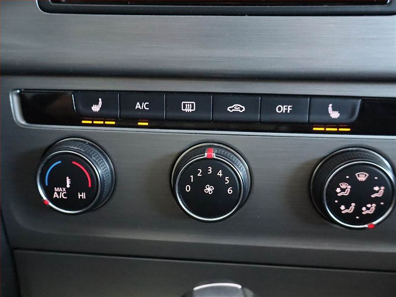 Volkswagen Golf (2016) 1.6 TDI, Automat, Serv.kniha - fotka 16 z 16