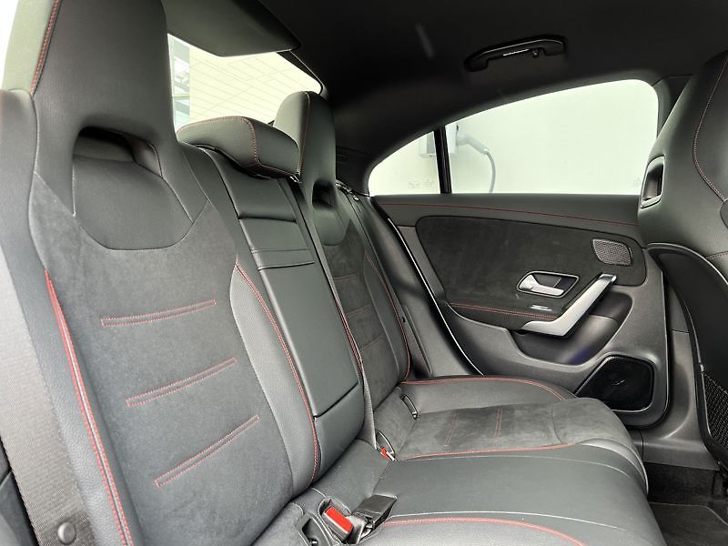 Mercedes-Benz CLA Třída 200 d kupé AMG Night - fotka 20 z 21