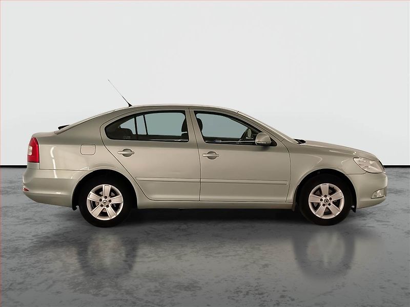Škoda Octavia (2010) Ambiente 1.2 TSI, Serv.kniha - fotka 6 z 19