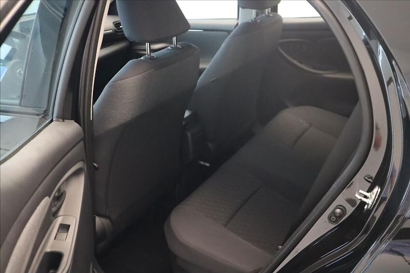 Toyota Yaris 1,5  HYBRID - fotka 12 z 23