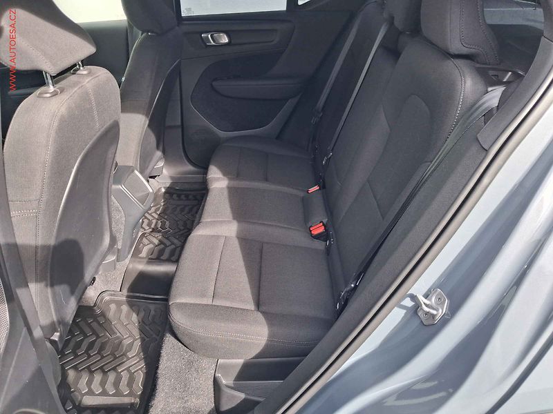 Volvo XC40 (2021) 1.5 T2, 2.maj,ČR, Momentum - fotka 10 z 16