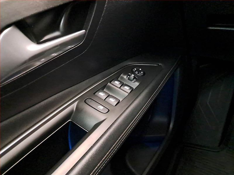 Peugeot 3008 (2018) 1.2 PureTech, Serv.kniha, Kůže - fotka 16 z 17