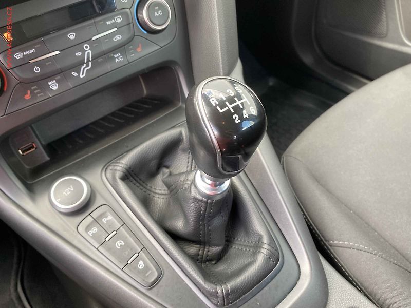 Ford Focus (2018) 2.0TDCi, AC, navi, prak.asist - fotka 16 z 20