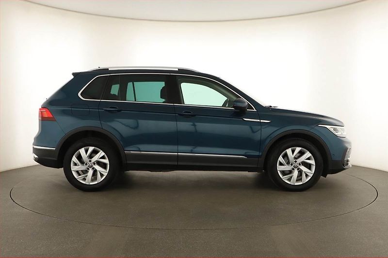 Volkswagen Tiguan (2021) Elegance 2.0 TSI - fotka 6 z 21