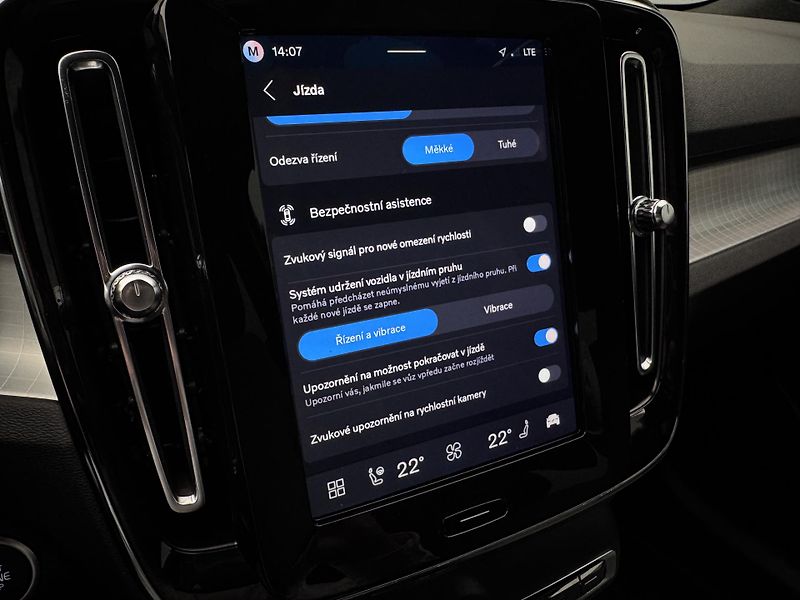 Volvo XC40 B3 DARK PLUS CZ 1.maj - fotka 36 z 48