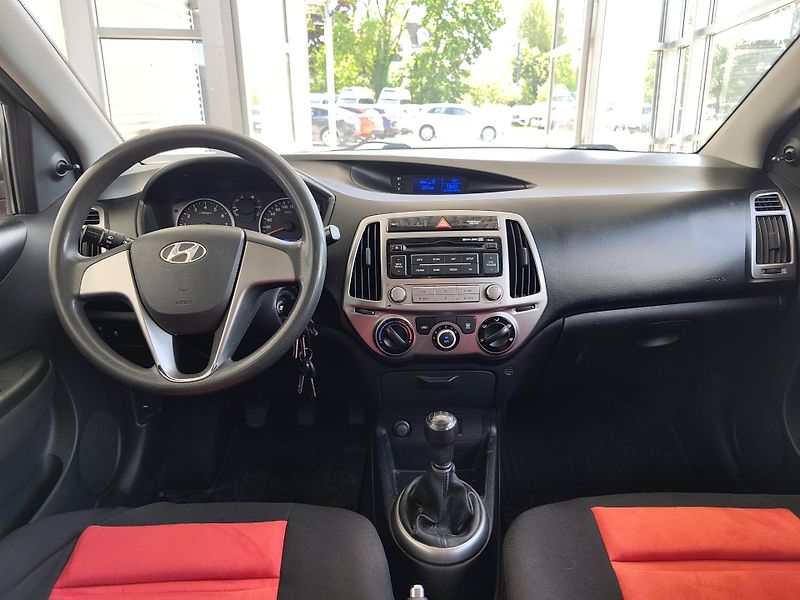 Hyundai i20 (2012) 1.2i 62kW, Klima - fotka 10 z 16