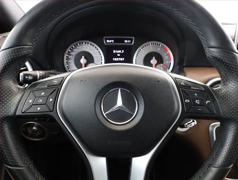 Mercedes-Benz Třídy A (2012) A 180, Kůže, Navi, Bi-Xenony - fotka 8 z 17