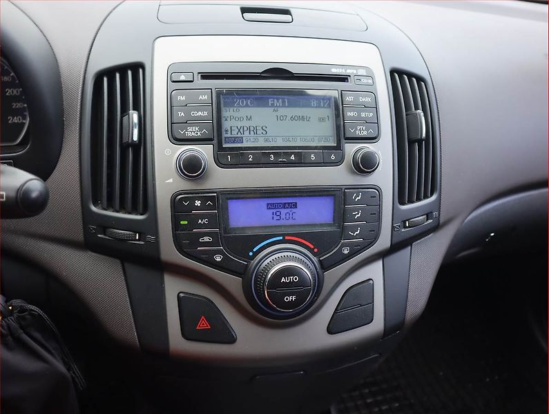 Hyundai i30 (2009) 1.4 CVVT, Serv.kniha - fotka 12 z 14