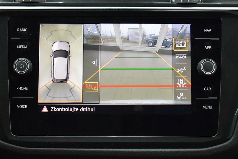 Volkswagen Tiguan 2,0 TDi, virtual,pano,navi, - fotka 33 z 44