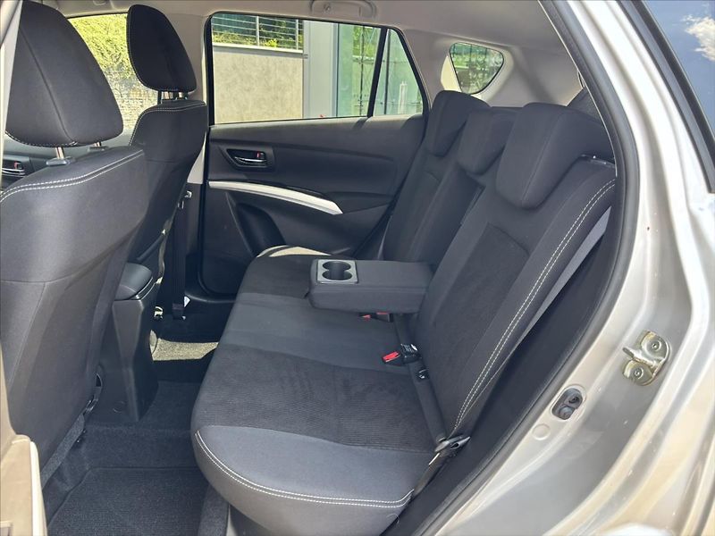 Suzuki SX4 S-Cross 1,4 HEV 4x4 Premium ADAPTIV - fotka 11 z 40