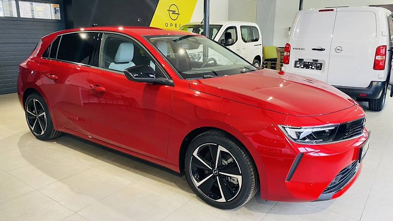 Opel Astra Elegance HB 1.6 PHEV 132kW/180 - fotka 3 z 31
