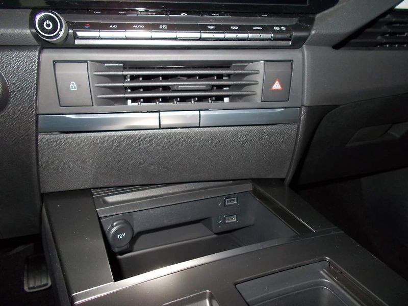 Opel Astra (2026) Nova Edition ST Hybrid 1.2 TUR - fotka 16 z 30