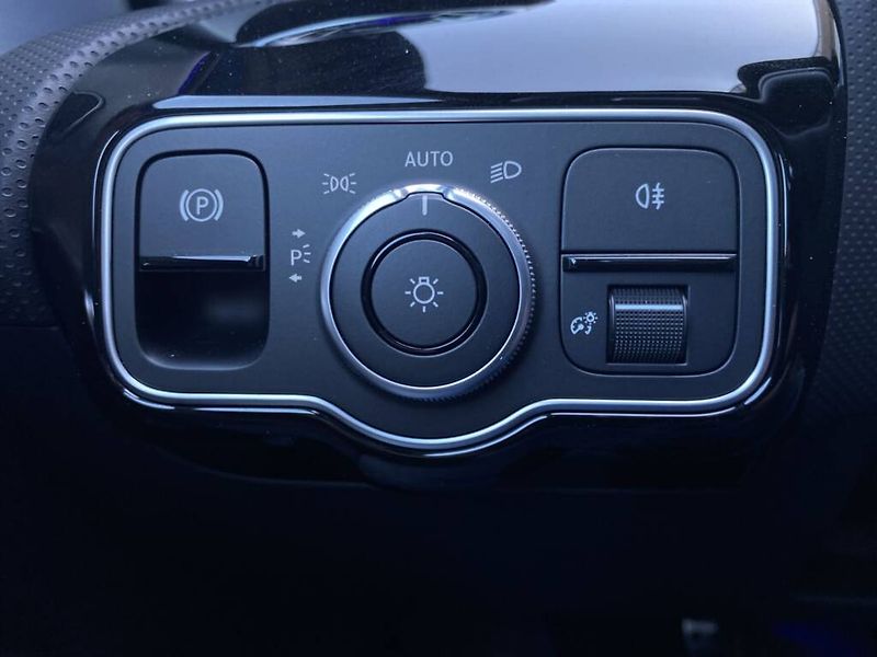 Mercedes-Benz Třídy A (2024) 250 e - fotka 17 z 28