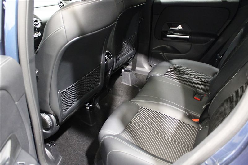 Mercedes-Benz GLA 1,3 200 1.majitel CZ zánovní - fotka 13 z 33