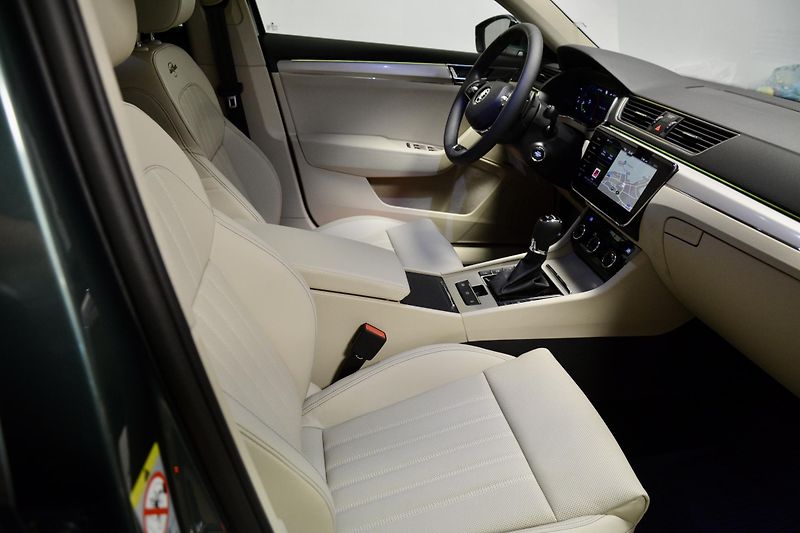 Škoda Superb (2023) L&K 2,0 TDI 147 kW 7-st aut 4x - fotka 60 z 66