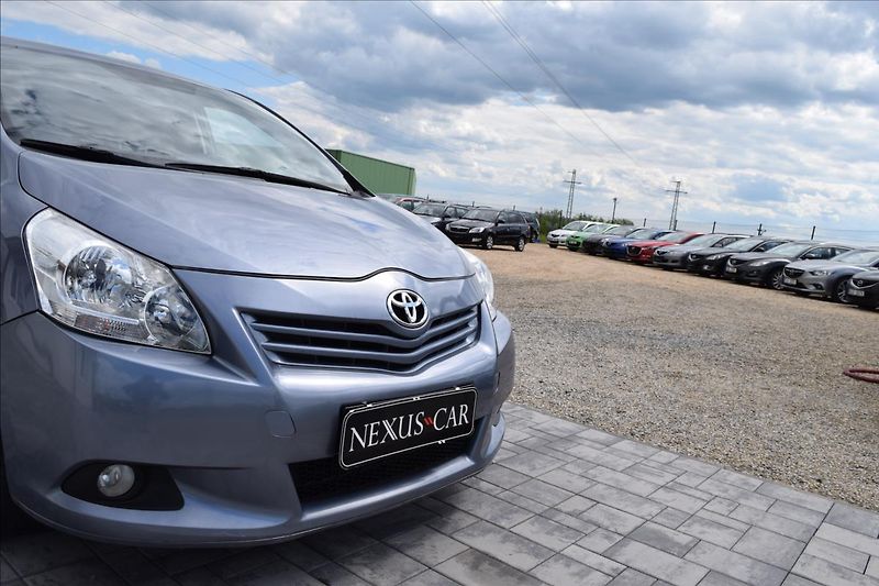 Toyota Verso 1,6 i 97KW NÍZKÉ KM 2XKOLA - fotka 13 z 48