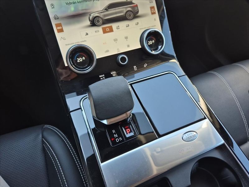 Land Rover Range Rover Velar 2,0 P250 SE - fotka 15 z 17