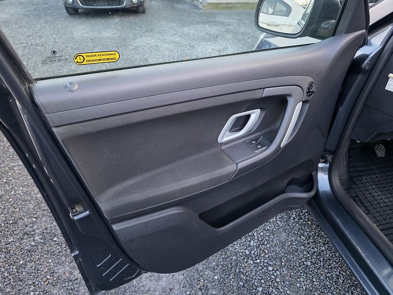 Škoda Fabia II.1.4 16V invalidní úprava TZ - fotka 16 z 35