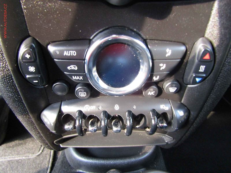 Mini Countryman (2014) 1.6i, AC, park.čidla - fotka 13 z 15