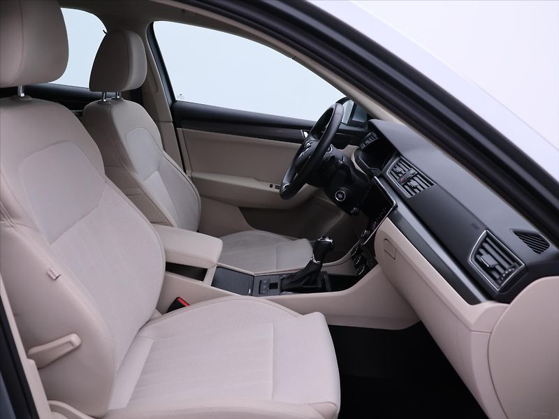 Škoda Superb 2,0 TDI DSG 4x4 CZ Style DPH - fotka 12 z 32