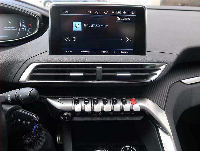 Peugeot 3008 (2020) 1.5 BlueHDi, Automat, ČR,1.maj - fotka 12 z 16