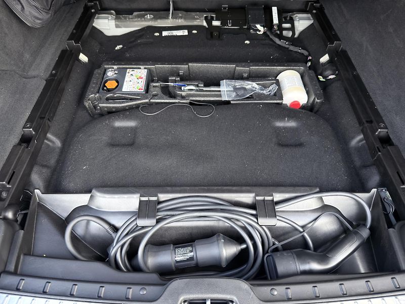 Volvo V90 T8 AWD ULTRA DARK + zimní kola - fotka 18 z 53
