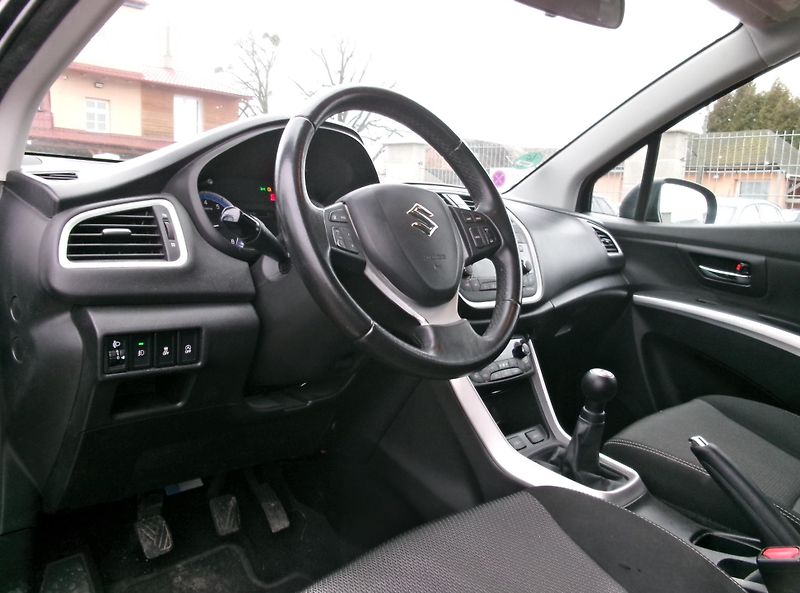 Suzuki SX4 S-Cross (2014) 1,6i AC TEMP VÝHŘEV TAŽNÉ - fotka 27 z 30