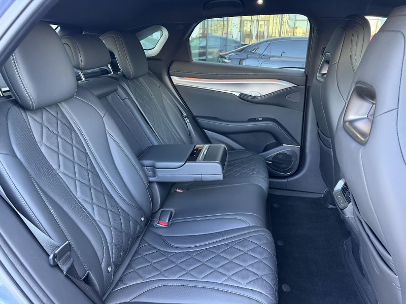 BYD Sealion 7 (2025) Design AWD demo - fotka 6 z 11