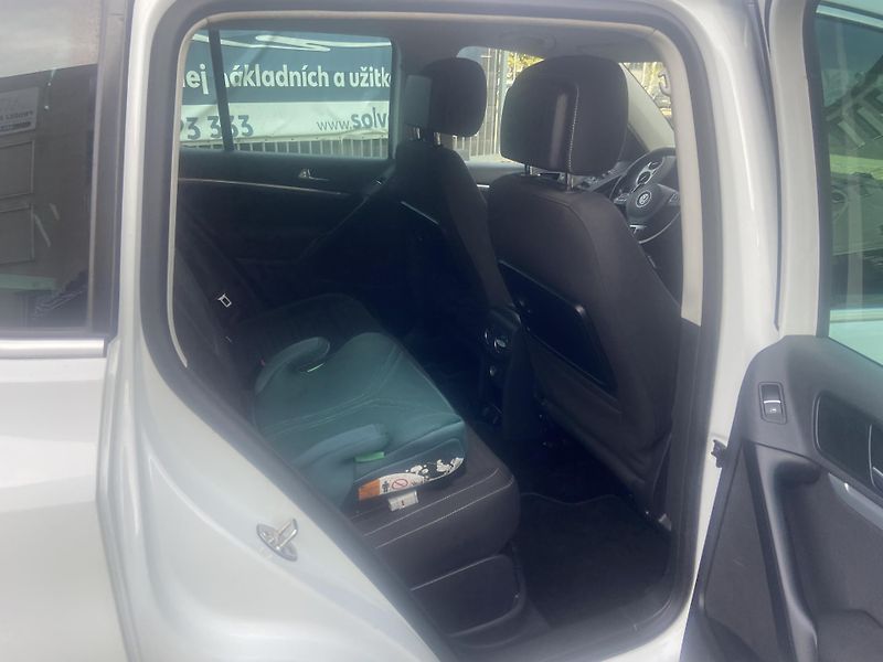 Volkswagen Tiguan (2014) 2.0 TDI - R-line CUP 4x4 - fotka 28 z 47