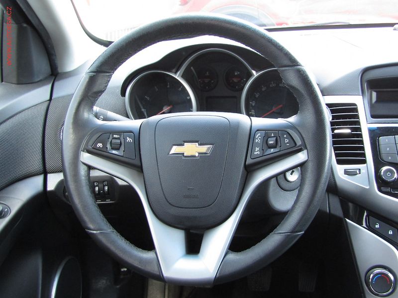 Chevrolet Cruze (2013) 1.8i, AC, temp - fotka 12 z 16