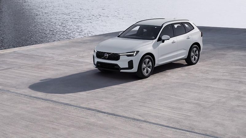 Volvo XC60 (2026) B5 AWD AUT ESSENTIAL - fotka 2 z 10