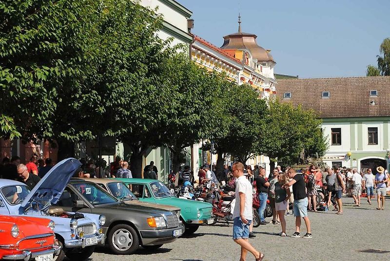 Veterány se sjely do Veselí nad Lužnicí na Selské Baroko 2023.
