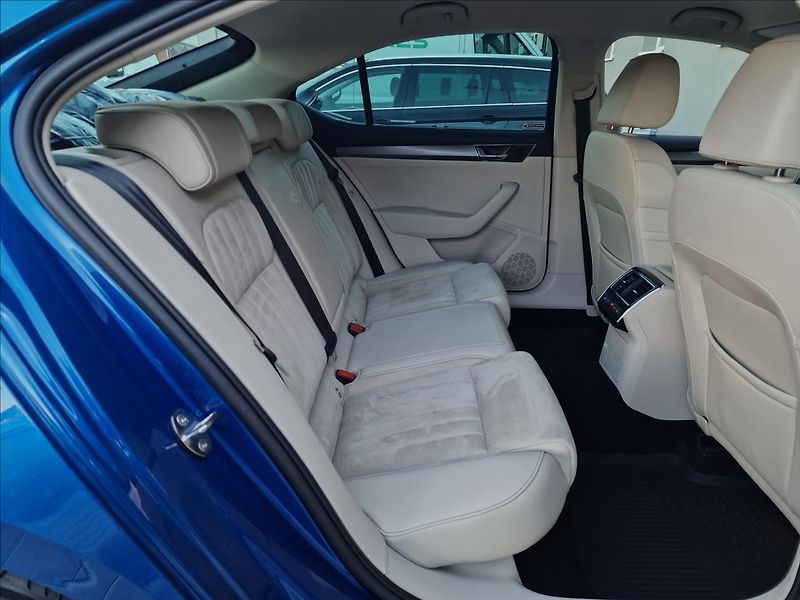 Škoda Superb 2.0TDI DSG Style,ČR,1.Majitel - fotka 15 z 50