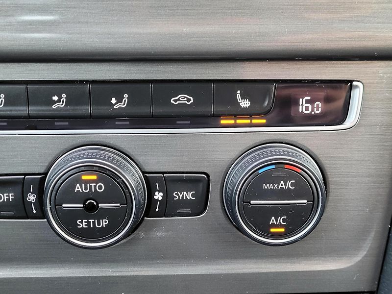 Volkswagen Golf 1,2 TSi SERV.KN*CEBIA,EA211 - fotka 35 z 39