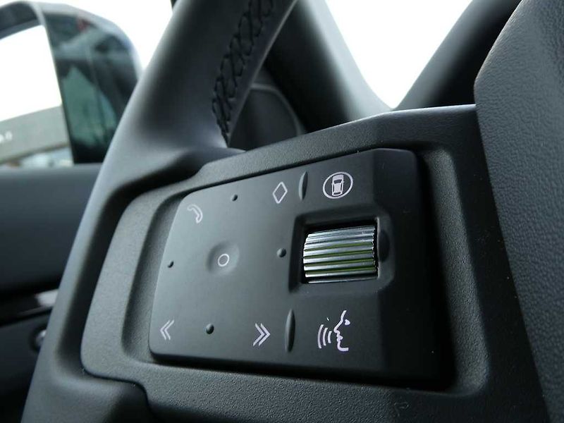 Land Rover Defender (2026) 110 3,0 X-Dynamic SE D200 - fotka 18 z 35