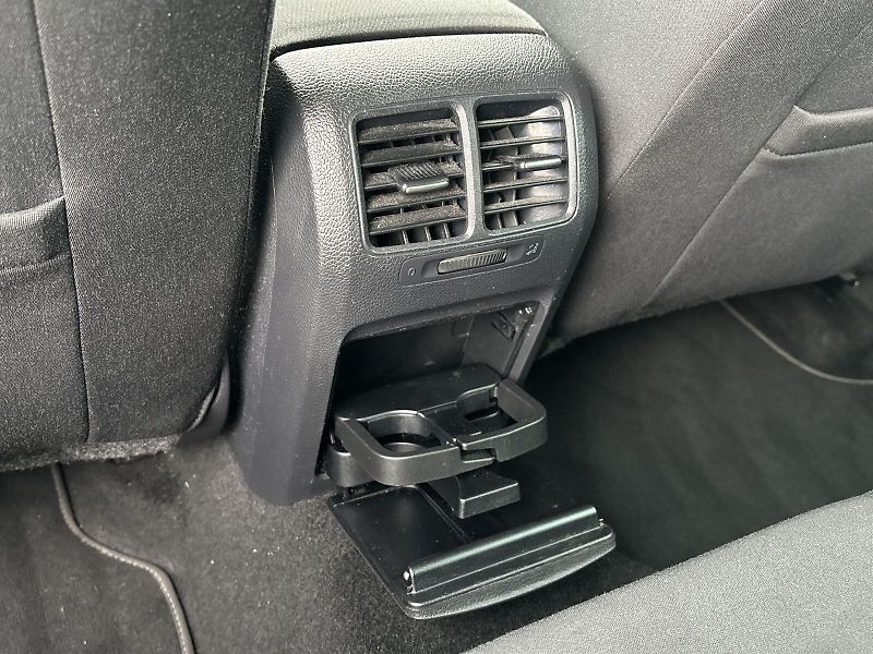 Volkswagen Golf (2012) 1.6 TDI Trend - fotka 26 z 30