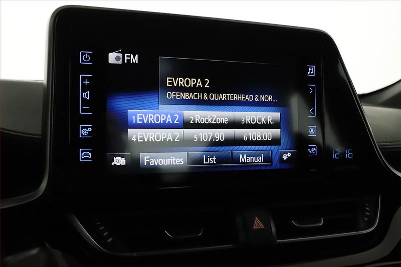 Toyota C-HR (2019) 1.8 Hybrid - fotka 16 z 20