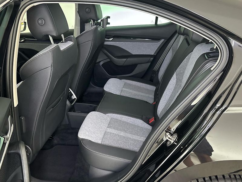 Škoda Octavia Top Selection DSG - fotka 8 z 29