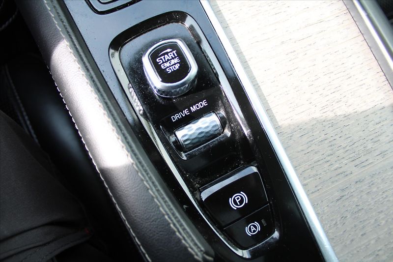Volvo V90 2.0 B5 173kW AWD INSCRIPTION - fotka 18 z 30