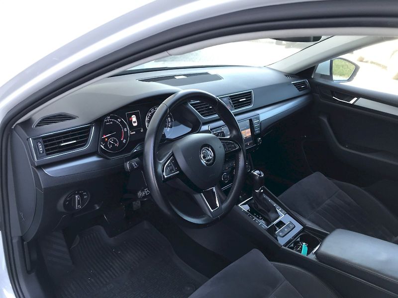 Škoda Superb (2017) GRT STY TD 140/2.0 A6F - fotka 17 z 27