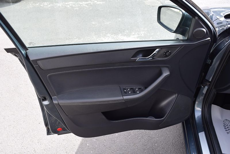 Škoda Rapid (2016) 1.2TSI 66kw AMBITION JOY XENON - fotka 17 z 49