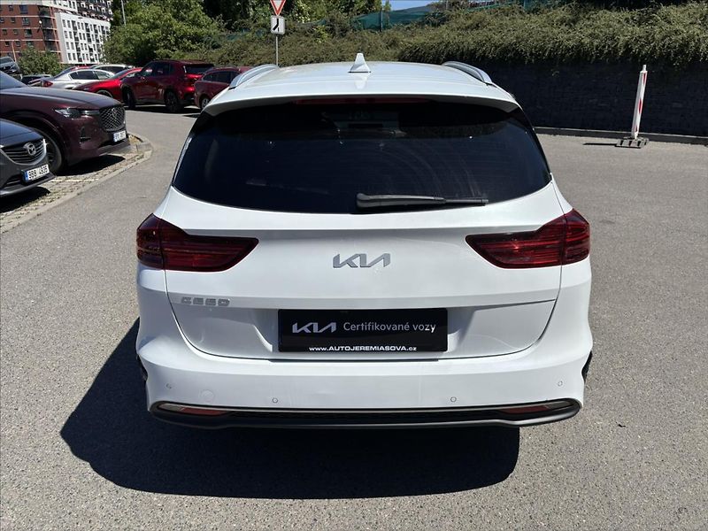 Kia Ceed 1,5 TGDi 118kW AT TOP KAMERA - fotka 4 z 43