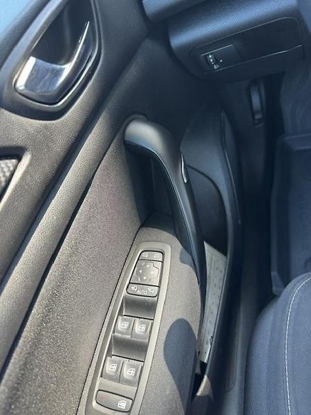 Renault Mégane (2019) 1.3 TCe Limited, NOVÝ MOTOR! - fotka 17 z 35