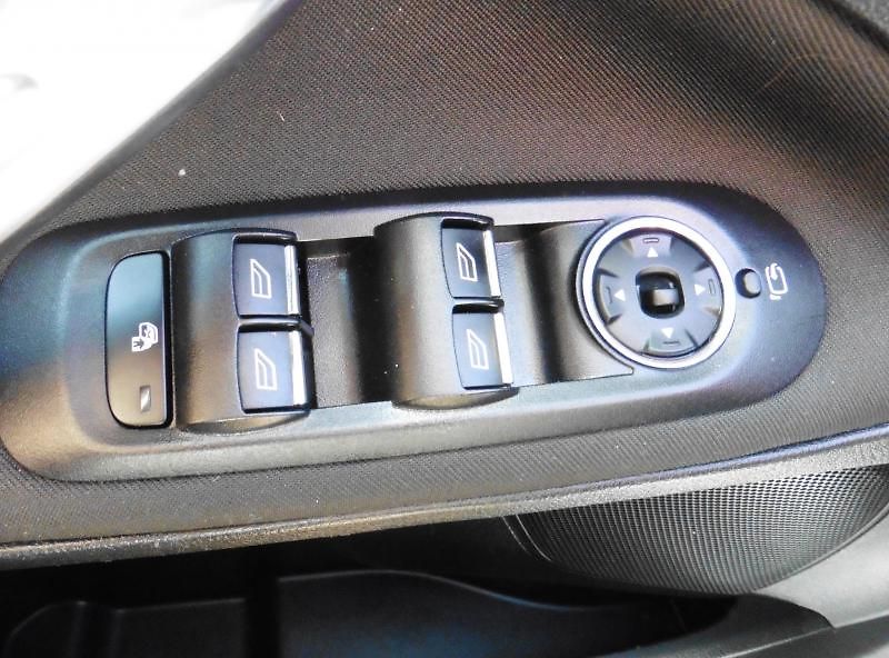 Ford S-MAX 2,0 TDCi Navi, Panorama - fotka 14 z 15